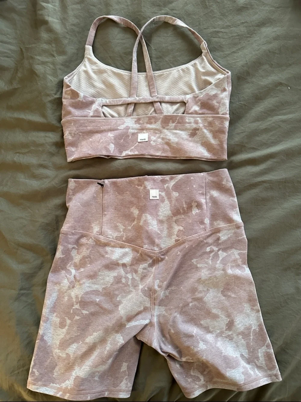 Vuori Set - Sports Bra & Bike Shorts - Picture 2 of 2